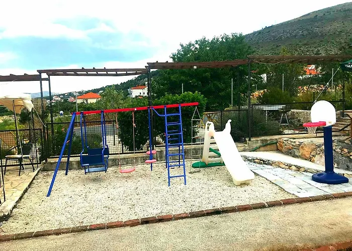 Hébergement de vacances Holiday Listesi *